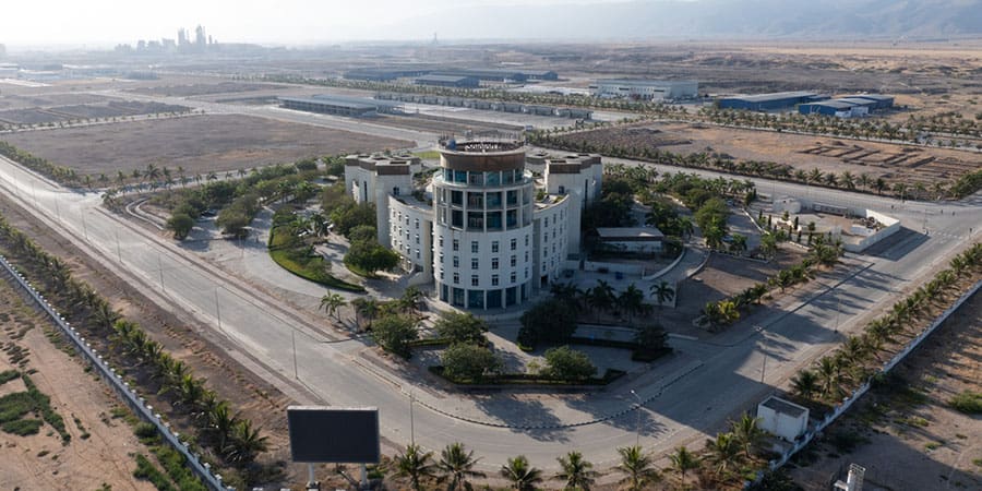 المنطقة الحرة بصلالة — مستودع والطرق والخدمات